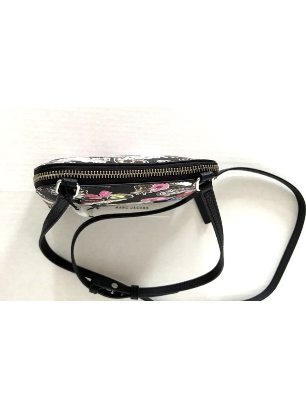 New Marc Jacobs Small Crossbody Pebble Leather Graphic Sticker Print Black Multi - Picture 4 of 6